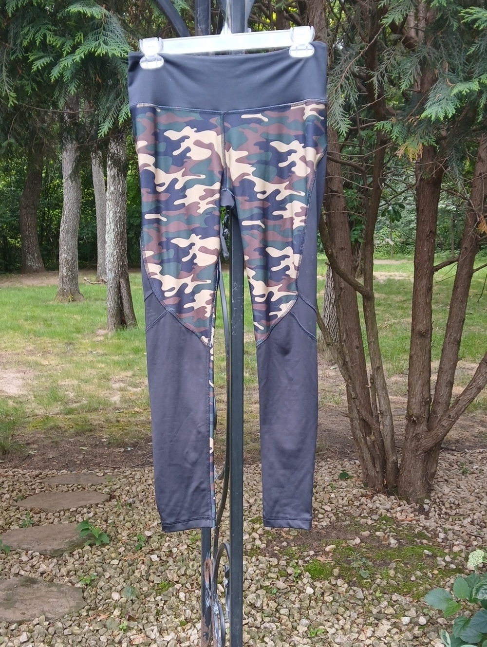V.I.P. JEANS Performance Women's High Waist Yoga Pants in "Classic Camo" Sz M